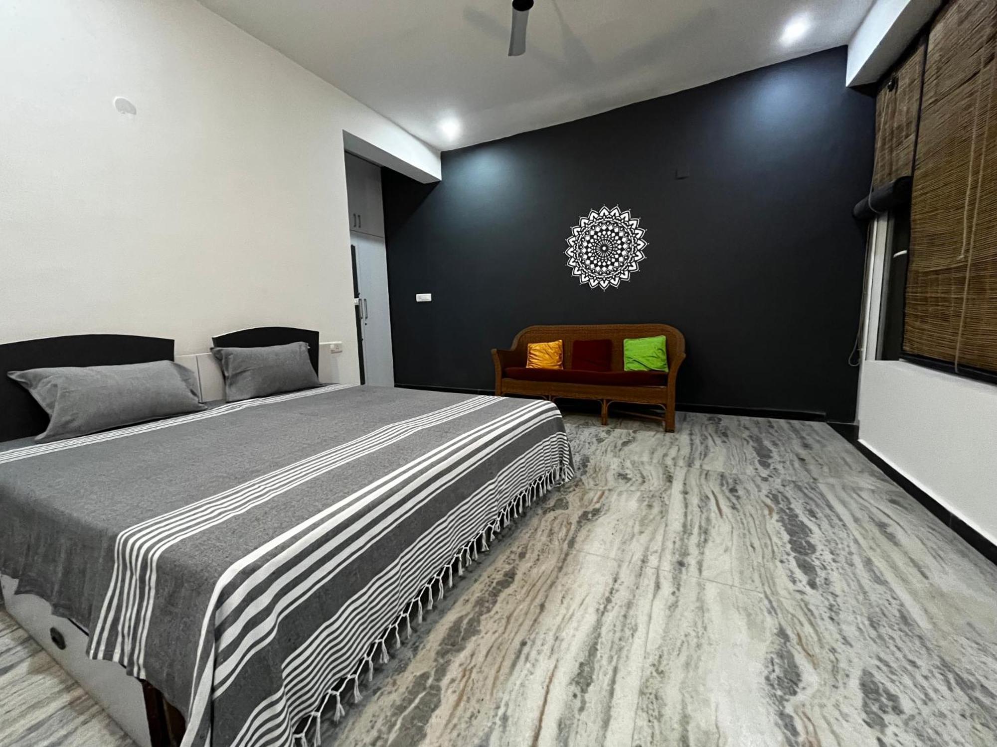 Metro Connected Homestay With Parkview Greater Noida Exterior photo