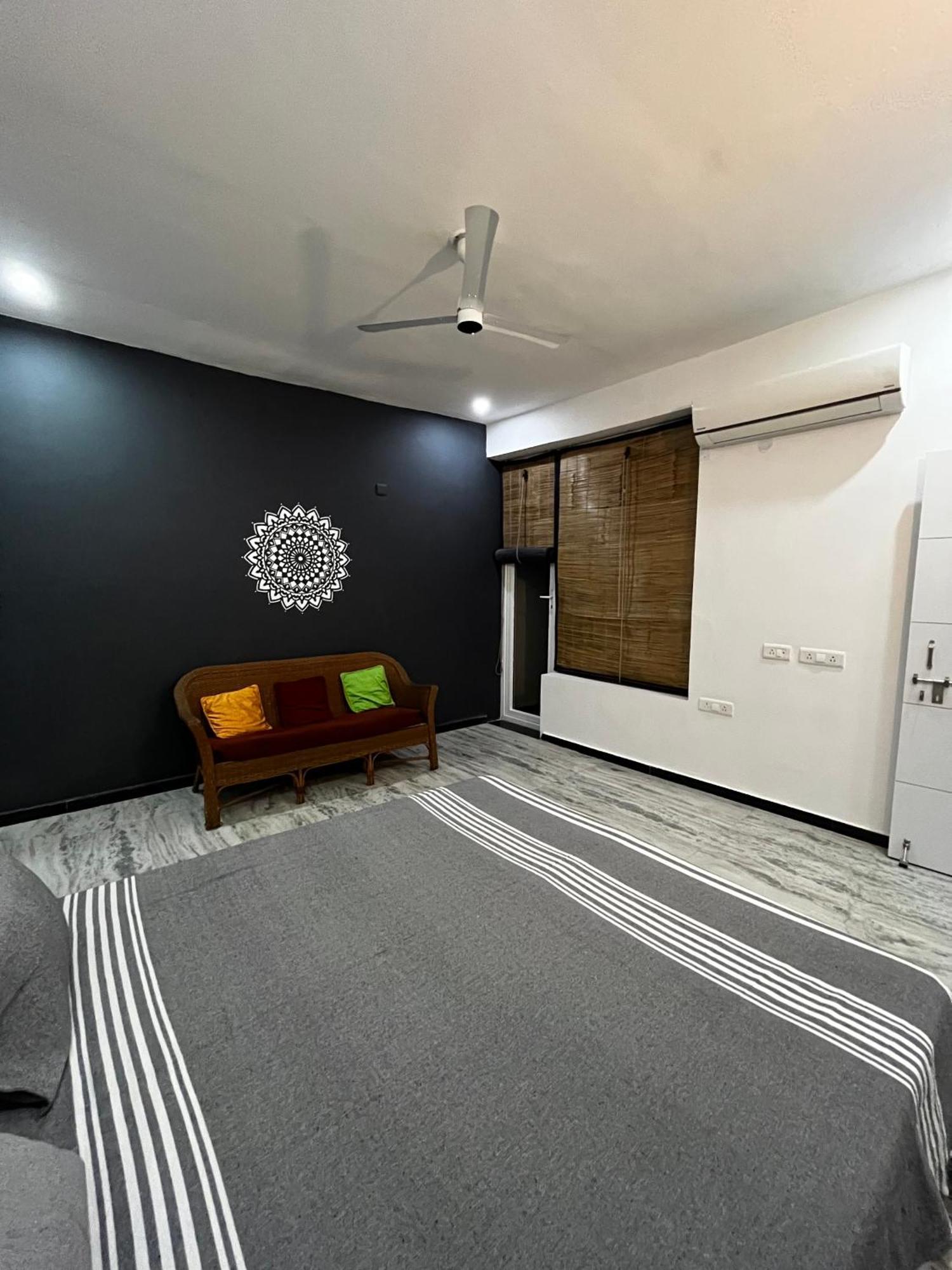 Metro Connected Homestay With Parkview Greater Noida Exterior photo