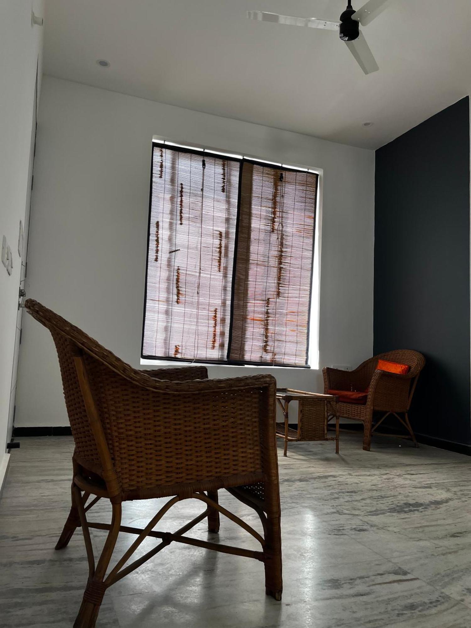 Metro Connected Homestay With Parkview Greater Noida Exterior photo