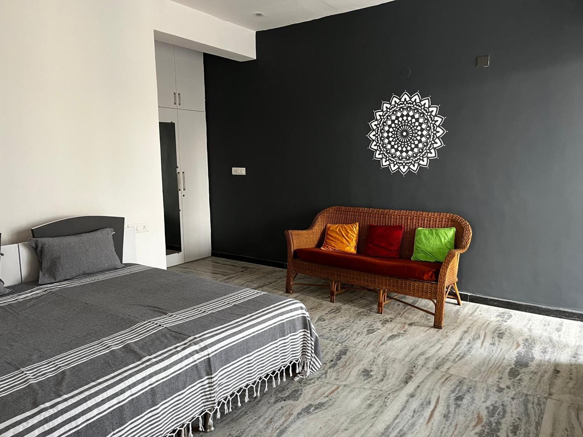 Metro Connected Homestay With Parkview Greater Noida Exterior photo