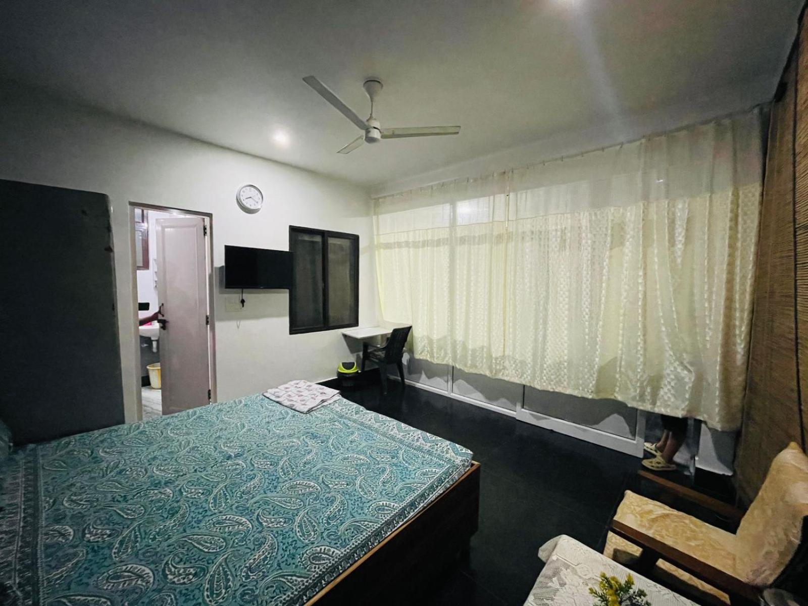 Metro Connected Homestay With Parkview Greater Noida Room photo