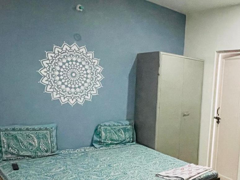 Metro Connected Homestay With Parkview Greater Noida Room photo